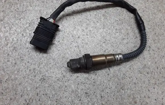 BMW 5 F10 F11 Lambda probe sensor 7589121