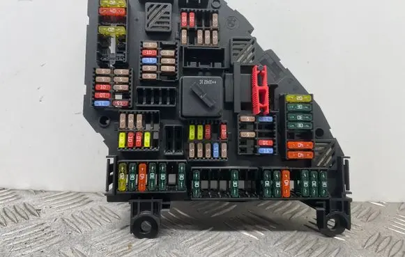 BMW 5 F10 F11 Fuse module 9252813