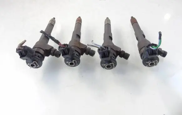 Renault Clio IV Fuel injector 0445110485 8201108033