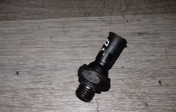 Volvo S80 Oil pressure sensor 