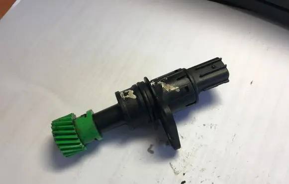 Mazda 323 F Speed sensor (speedometer sensor) TR0100