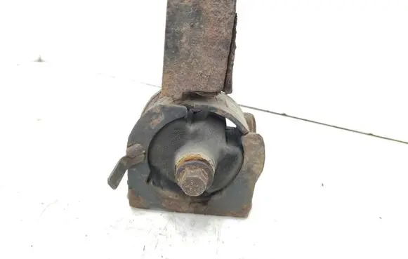 Engine mount bracket
