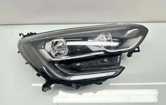 Renault Megane IV Headlight/headlamp 260108478R 90060925 9006092506FK