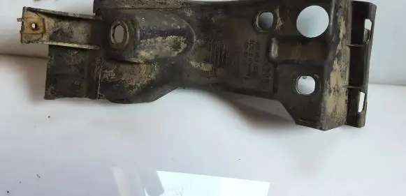 Audi A8 S8 D3 4E Fender mounting bracket 4E853921C