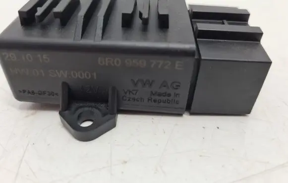 Skoda Fabia Mk3 (NJ) Seat heating relay 6R0959772E