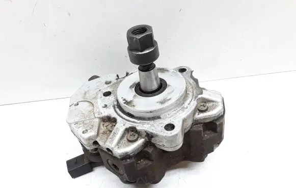 BMW X5 E70 Fuel injection high pressure pump 0445010146 7798333