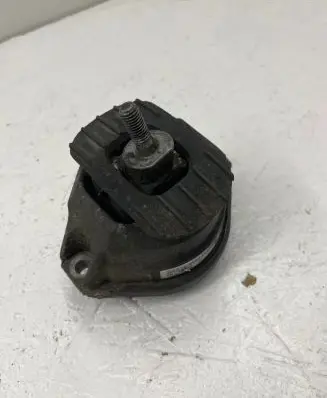 BMW 5 E60 E61 Engine mount bracket 15934612 61692