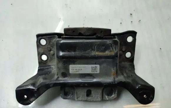 Audi A3 S3 8V Engine mount bracket 5Q0199555R 5Q0199555