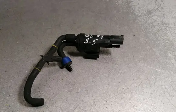 Mercedes-Benz GL X164 Valve vacuum 0025401497
