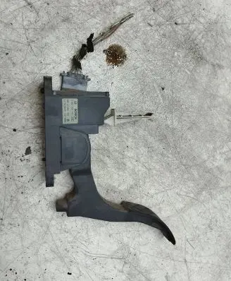 Volkswagen Golf IV Accelerator throttle pedal 1J1721503K 0281002342 085301260