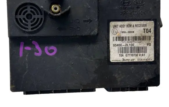 Hyundai i30 Antenna control unit 954002L100 G7110732 116RA000036