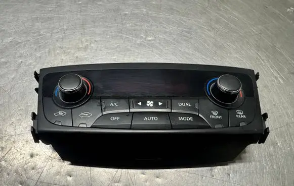 Peugeot 5008 Climate control unit 3951061M00