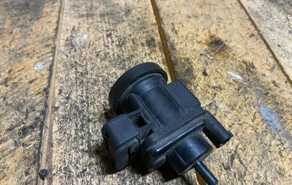 Mercedes-Benz C W203 Turbo solenoid valve a0005450427 0005450427