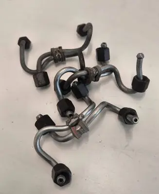 Fuel injector supply line/pipe