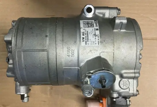Audi Q7 4M Air conditioning (A/C) compressor (pump) 4M0816797D