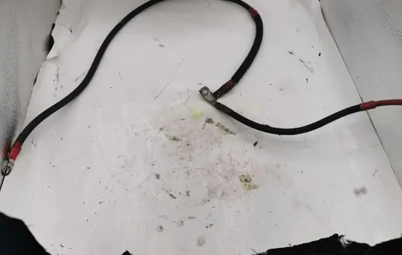 BMW X3 E83 Positive cable (battery) NOCODE
