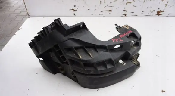 Front bumper mounting bracket