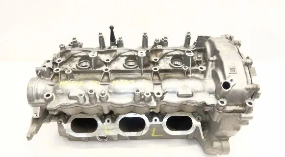 Mercedes-Benz C AMG W205 Engine head R2760162300 A2760164000