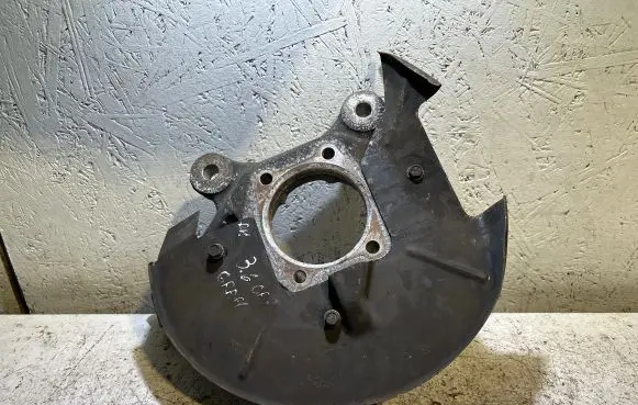 Chrysler Town & Country V Front wheel hub 04743576AB