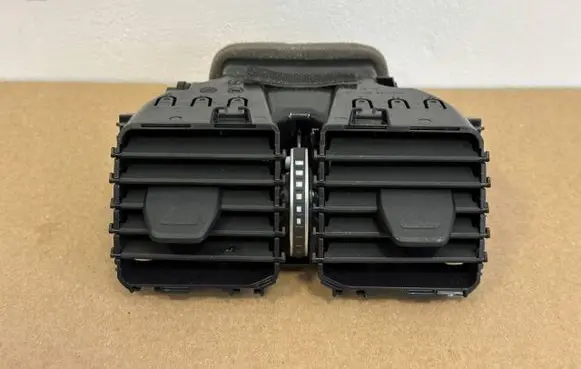 BMW 4 G22 G23 G24 G26 Rear air vent grill 5A05665