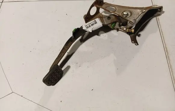 Toyota Yaris Brake pedal 