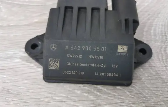 Mercedes-Benz R W251 Glow plug pre-heat relay A6429005801 0522140210 14281004341