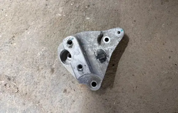 Opel Corsa F Gearbox mounting bracket 9824322080