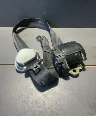 Volkswagen Golf IV Rear seatbelt 56041680