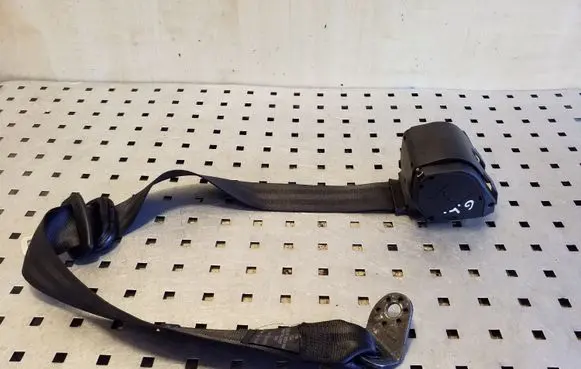 Rear seatbelt
