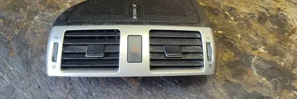 Toyota Avensis T270 Dash center air vent grill 5567005180