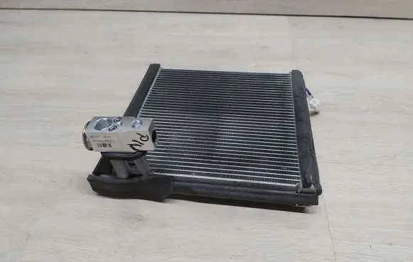 Toyota Prius (XW50) A/C cooling radiator (condenser) P4SKRAPLACZ