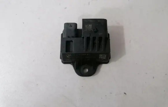 BMW 4 F32 F33 Glow plug pre-heat relay 8570087
