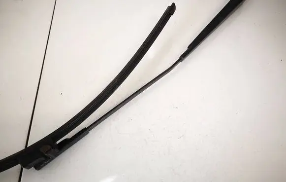 Front wiper blade arm