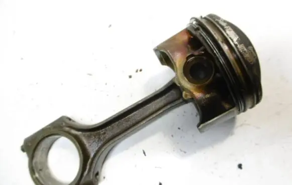 Skoda Octavia Mk2 (1Z) Piston 