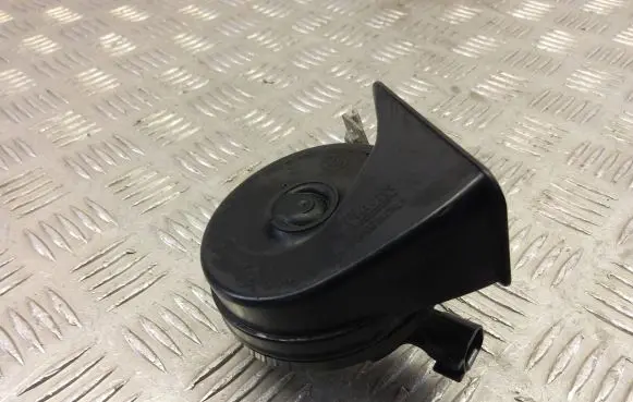 Ford Kuga II Horn signal GJ5T-13801-CA
