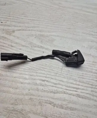 Volvo V70 Windshield washer spray nozzle 30796027