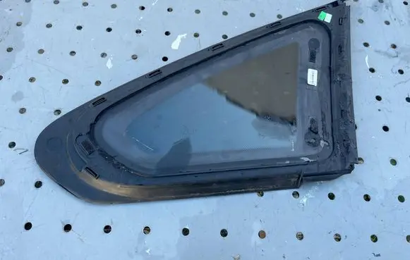 BMW 4 F36 Gran coupe Side middle window/glass 