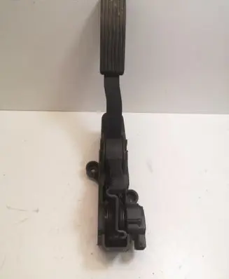 Mercedes-Benz B W245 Accelerator throttle pedal A1693000104