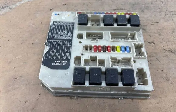 Nissan Note (E11) Fuse box set 284B7AX61A 0842 7K27