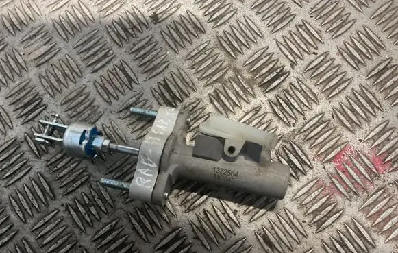 Toyota RAV 4 (XA20) Clutch master cylinder 