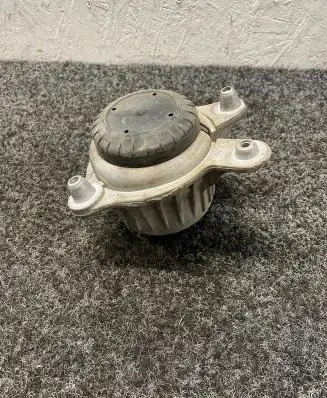 Mercedes-Benz C W205 Engine mount bracket A2052406617