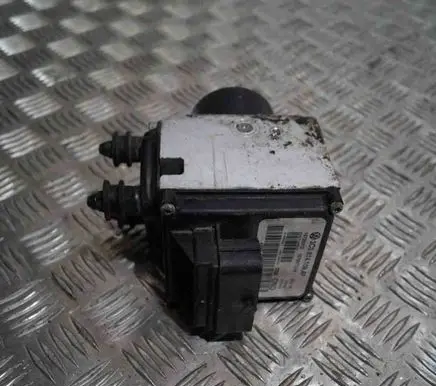 Volkswagen PASSAT B6 ABS Pump S118676028F 16705712N
