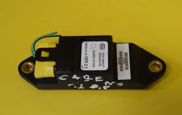 KIA Carens I Airbag deployment crash/impact sensor 0K2FE677F9