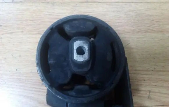 Volkswagen PASSAT B3 Engine mount bracket 191199262a