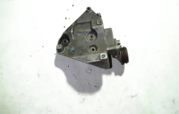 Volkswagen PASSAT B5.5 Engine mounting bracket 06B260885D