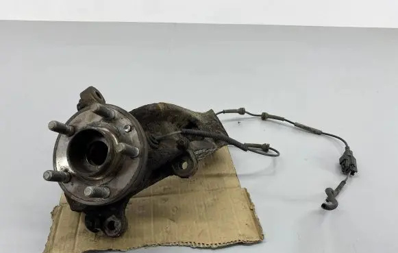 Land Rover Freelander 2 - LR2 Front wheel hub spindle knuckle