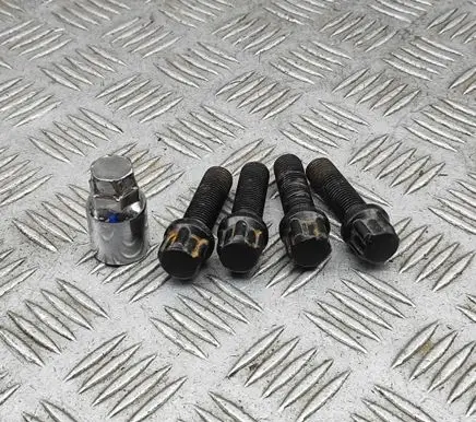 Audi RS5 Anti-theft wheel nuts and lock 4F0698139B