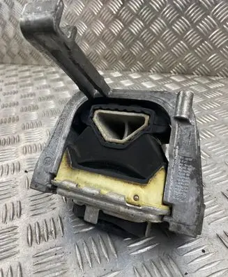 Engine mount bracket