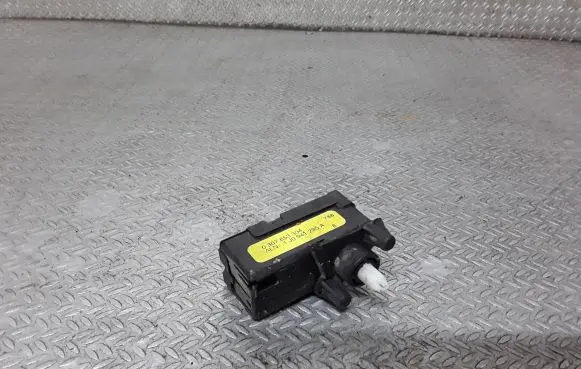 Volkswagen Caddy Headlight level adjustment motor 1J0941295A