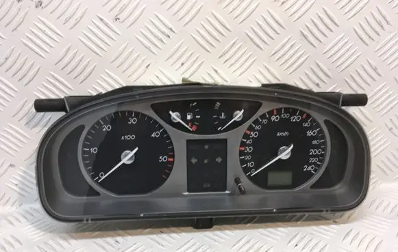 Renault Laguna II Speedometer (instrument cluster) 8200170305